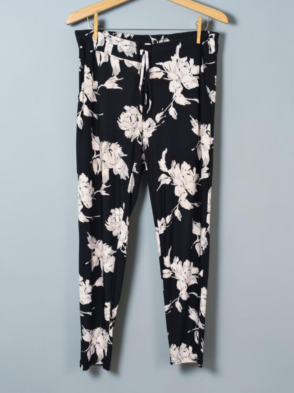INC INTERNATIONAL CONCEPTS FLORAL PRINT BLACK TAPERED PULL ON PANTS